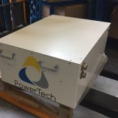 Faible encombrement : 75x50x30cm. Poids total : 145Kg